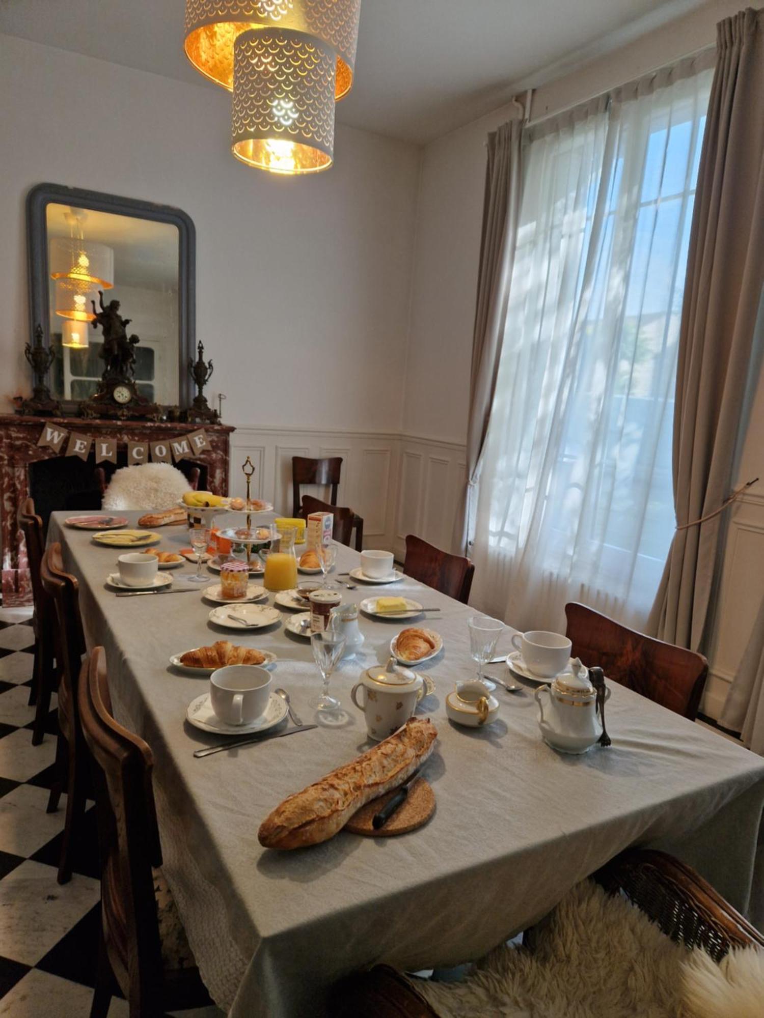 Demeure Du Saule Madame Bed & Breakfast Thieux  ภายนอก รูปภาพ